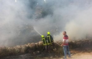 الدفاع المدني يسيطر على حريقين في حلحول