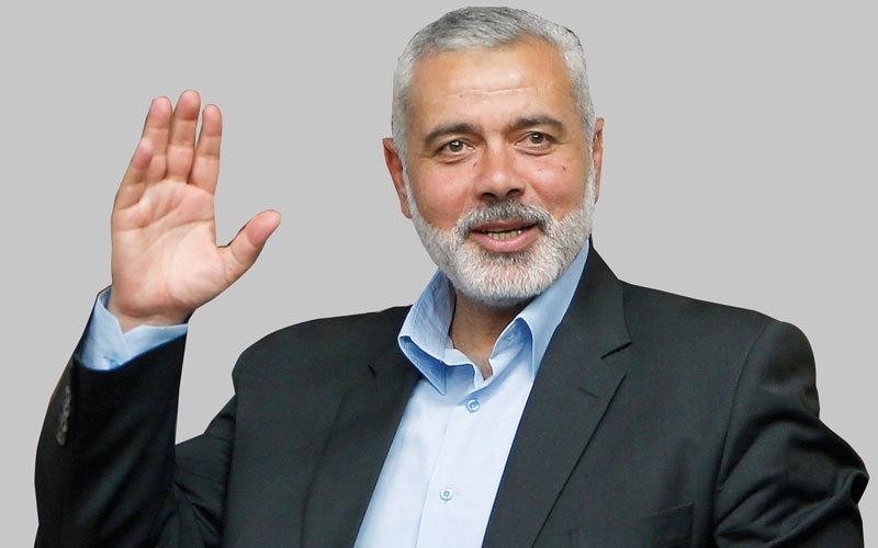 أول تعليق من هنية على استقالة ليبرمان 