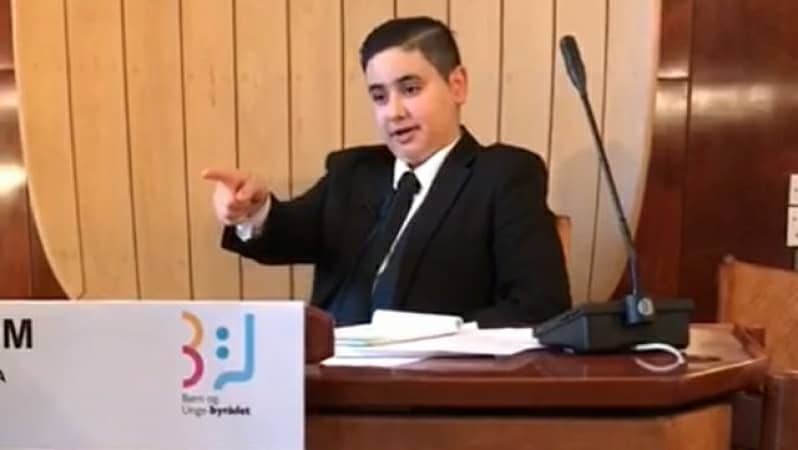 انتخاب شاب فلسطيني رئيساً لبلدية أورهوس الدنماركية 