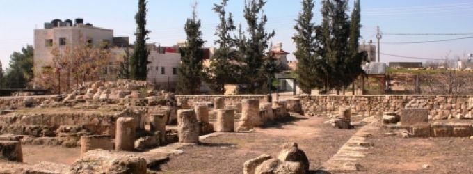 الاحتلال يصادر ممتلكات أثرية من قصر "المورق" في الخليل