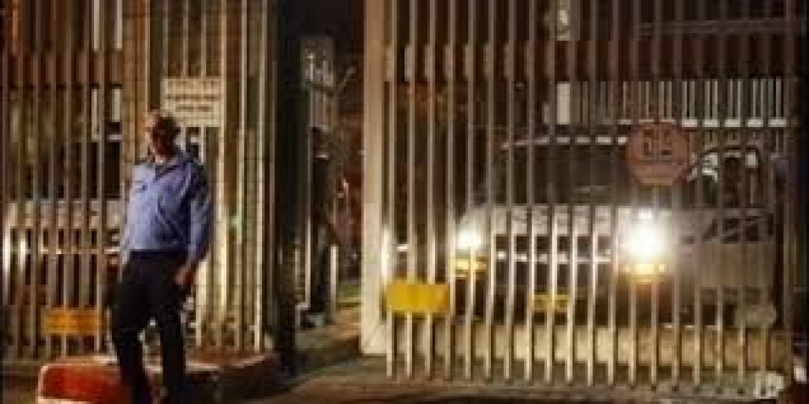 الاحتلال ينقل 120 أسيراً من نفحة إلى سجن "ريمون"