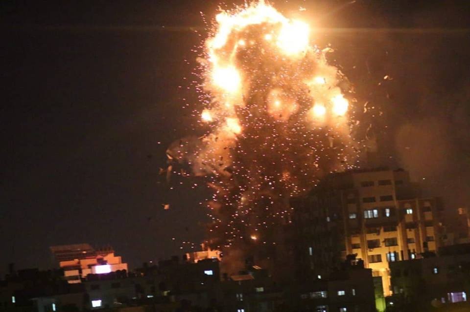  مدير فضائية الأقصى يُعلق على تدمير الاحتلال لمبنى المقر