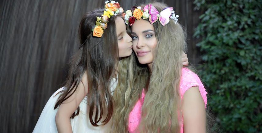 بالفيديو و الصور : دومينيك حوراني تكشف في عيد الأم سر ابتعاد ابنتها عنها