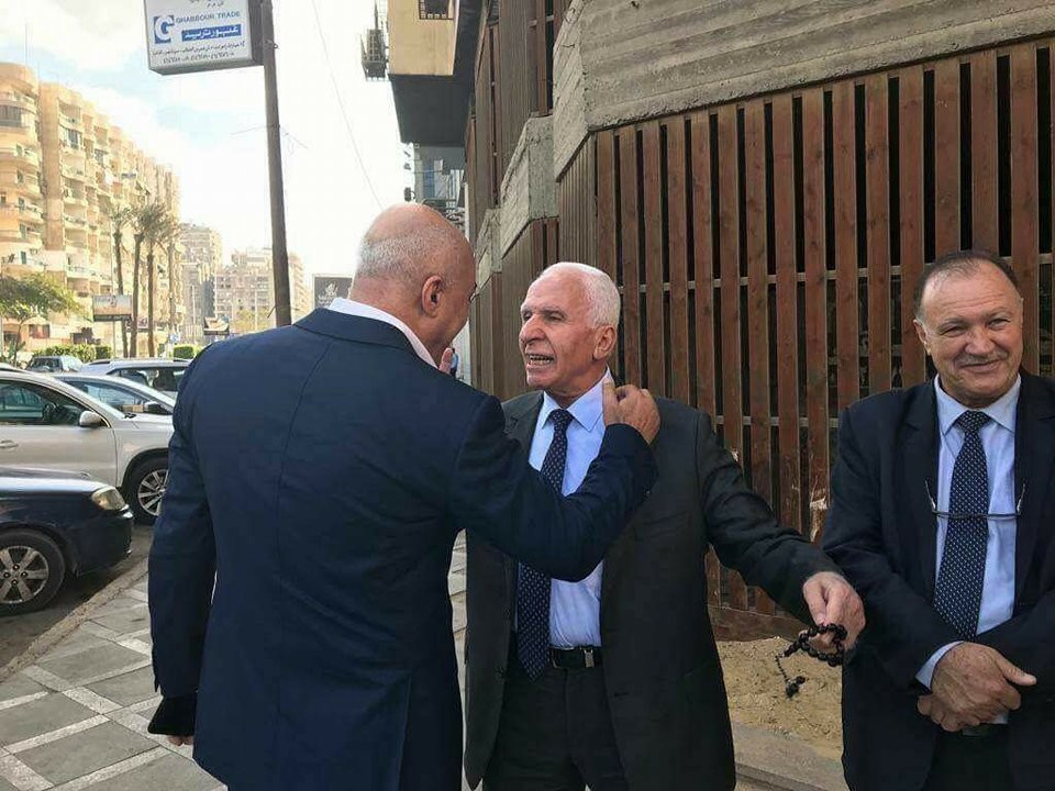 والحديث بينهما
