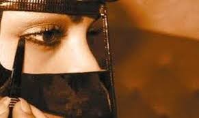 حكم استعمال الكحل وأدوات التجميل في نهار رمضان