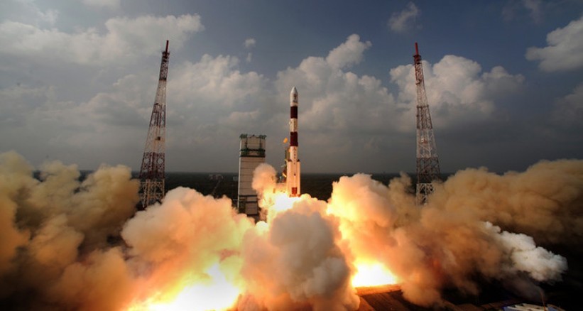 طهران تطلق بنجاح صاروخاً يحمل قمراً صناعياً وواشنطن تندد