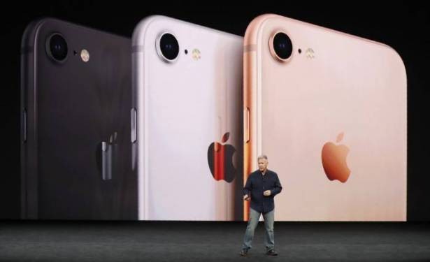 أبل 'ترحم' عشاقها بهاتف رخيص