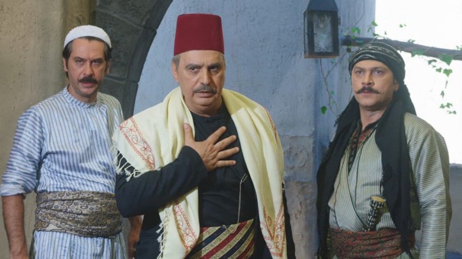 بالصور : إبنة منتج "باب الحارة" تتخطى حدود الجرأة!