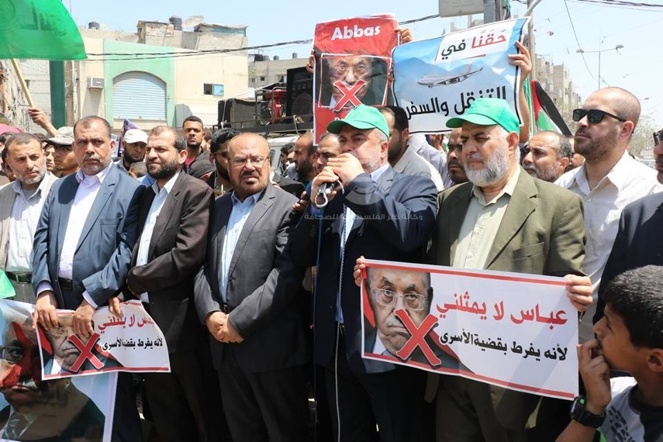 طالبوا الرئيس بالرحيل