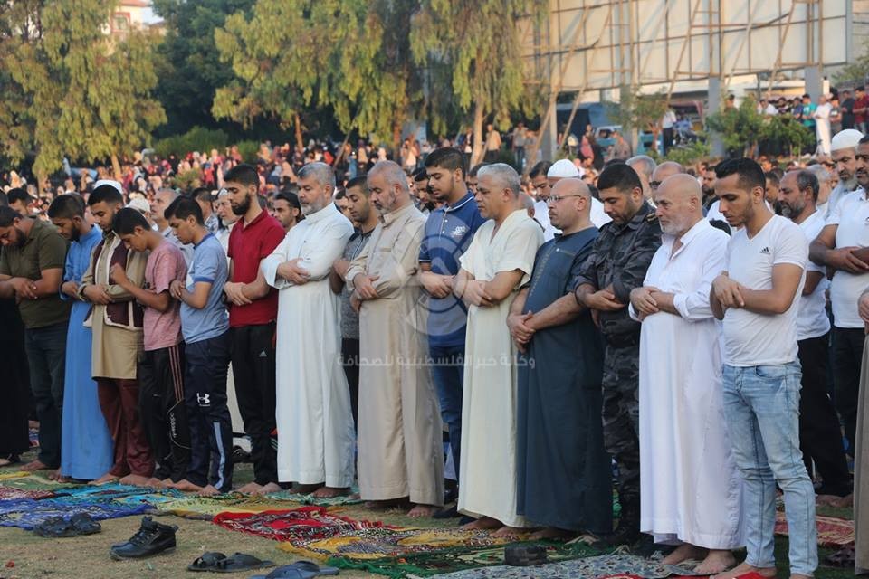 عدسة وكالة "خبر" ترصد أجواء صلاة العيد والنحر في غزة