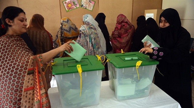 فتح مراكز الاقتراع للانتخابات البرلمانية الباكستانية