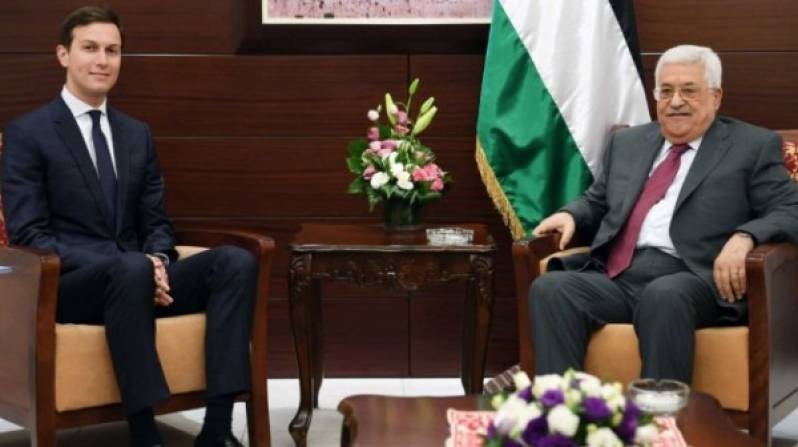 كوشنر ووفده يلتقي عباس وسط "غضب" السلطة من الموقف الأمريكي 