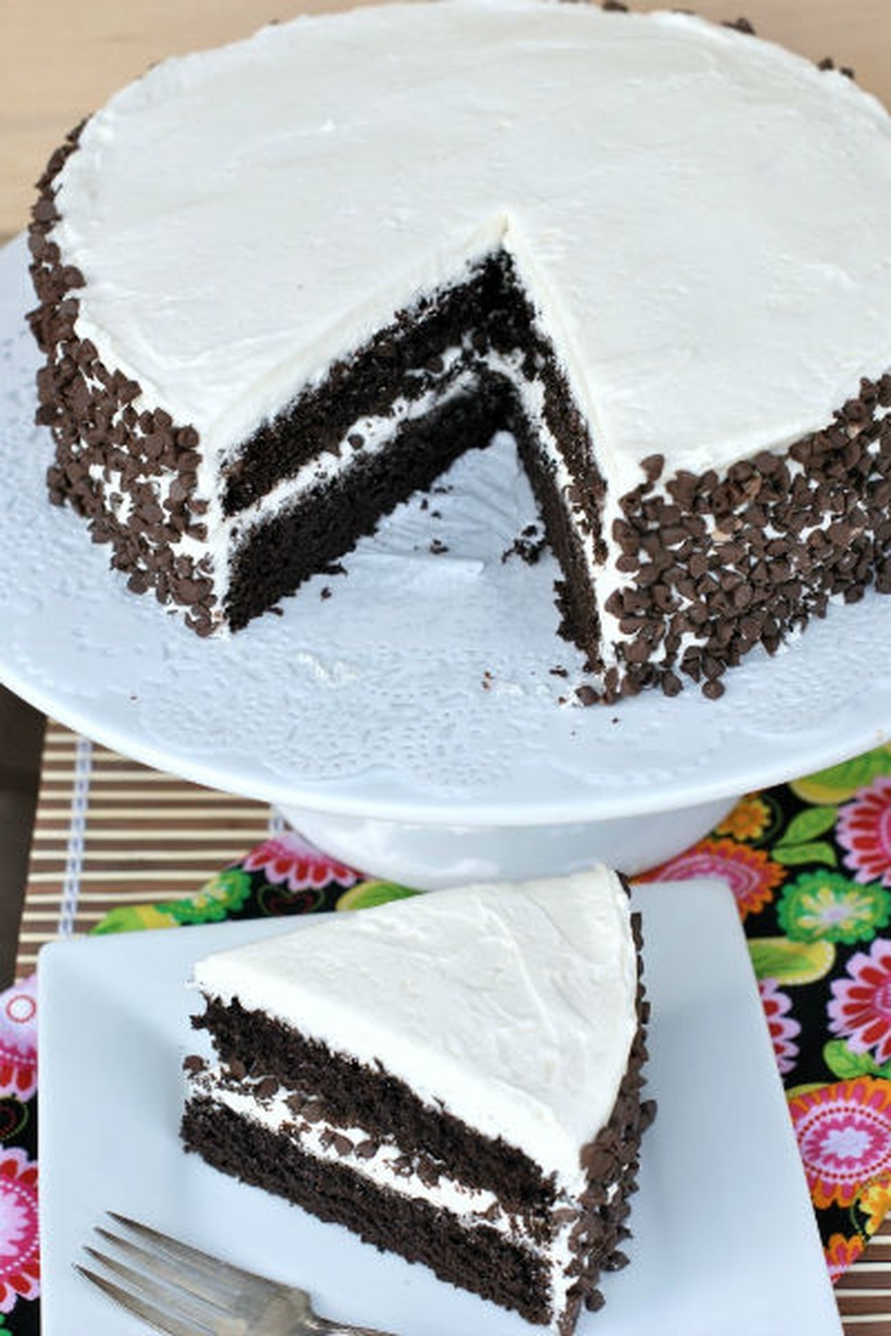 كيكة الشوكولاتة الداكنة بكريمة الفانيليا