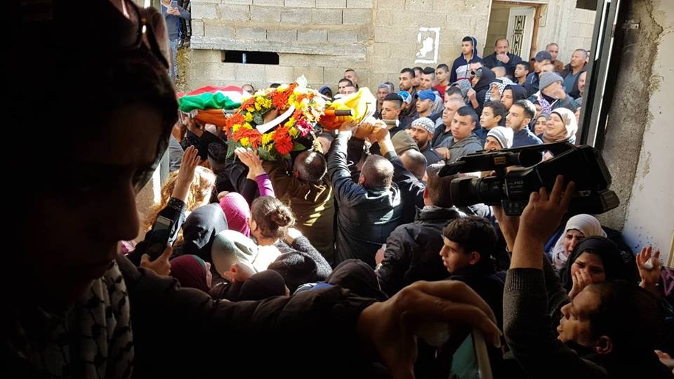 بالصور: جماهير غفيرة تُشيّع جثمان الشهيد نخلة برام الله