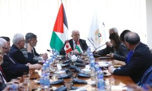 المالكي يطلع وفداً برلمانياً كندياً على الجرائم الإسرائيلية
