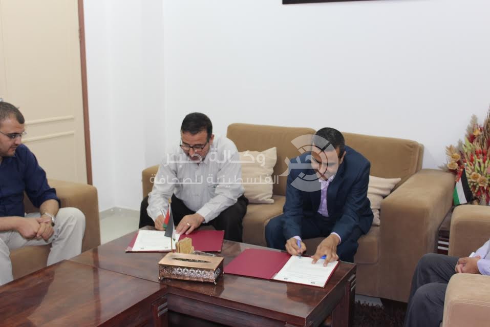بالصور: الاتصالات و الأشغال توقعان اتفاقية على تنظيم عمل شبكات الإنترنت
