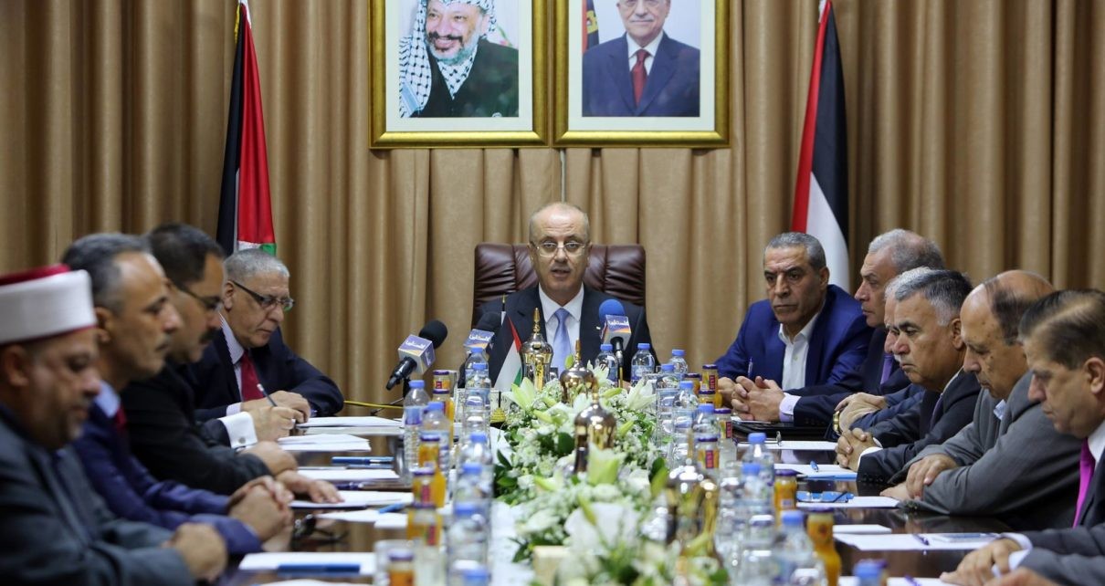 مسؤول يكشف عن موعد زيارة وفد من وزراء الحكومة للقطاع