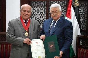 بحضور عائلاتهم
