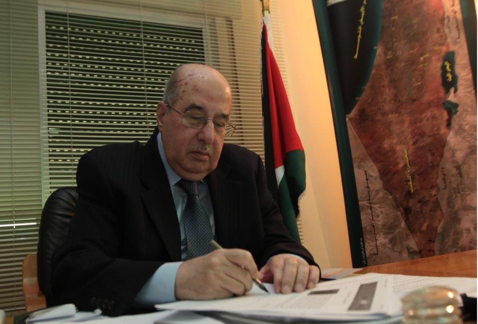 الزعنون يطلع سفيرة العراق لدى الأردن على آخر المستجدات