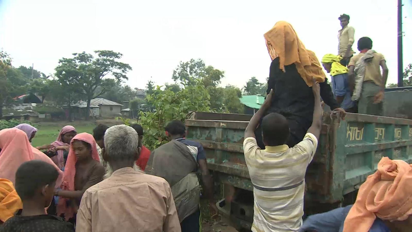 بنغلاديش تطالب سلطات ميانمار بمنطقة آمنة للروهينغا