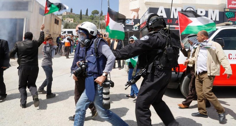الصحفيين: قانون حظر تصوير جنود الاحتلال يشكل ضربة قاسية للمهنة