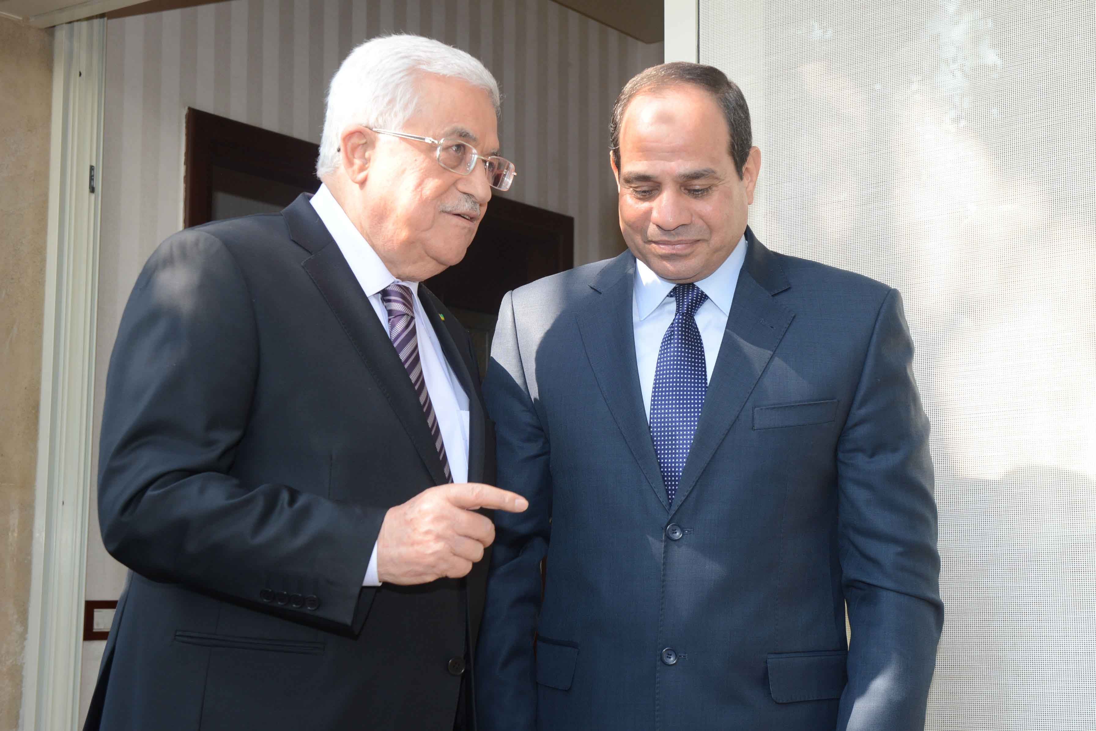 الرئيس عباس يغادر القاهرة بعد لقاء نظيره المصري
