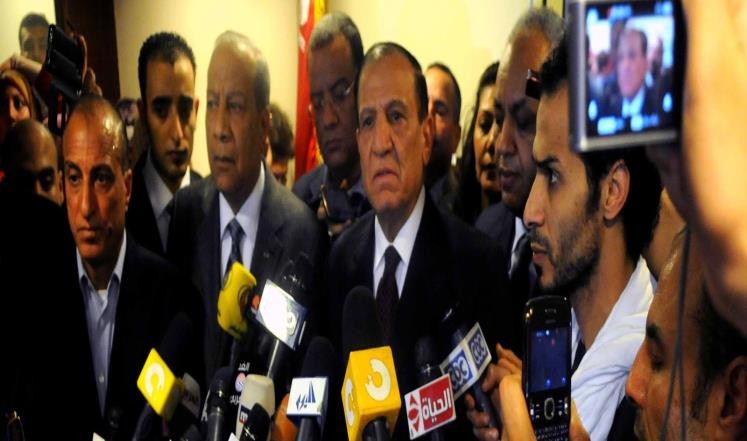 الجيش المصري يرفض ترشح عنان ويستدعيه للتحقيق