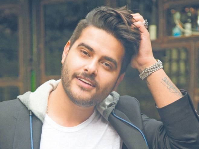 ناصيف زيتون يبكي القلوب والسبب!