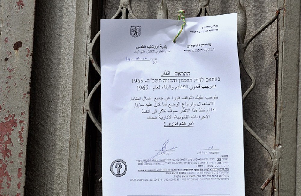 الاحتلال يصور منازل مخطرة بالهدم في بلدة بيت أمر