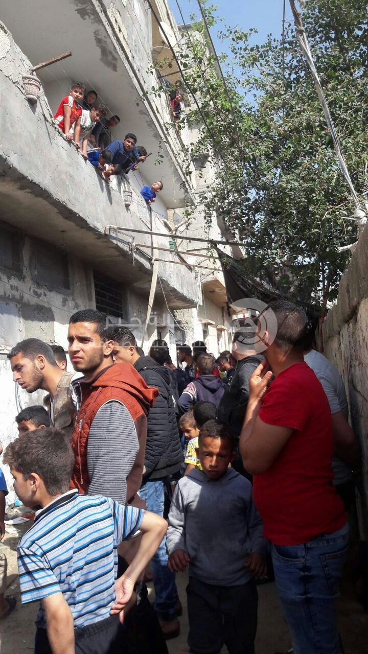 بالصور: اندلاع حريق داخل منزل في حي الشيخ ناصر بخانيونس