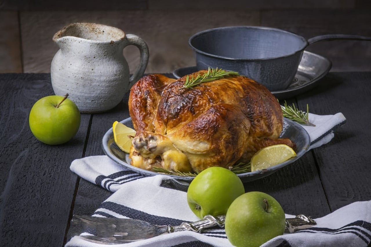 فروج محشي بالأرز والمكسرات من المطبخ السوري