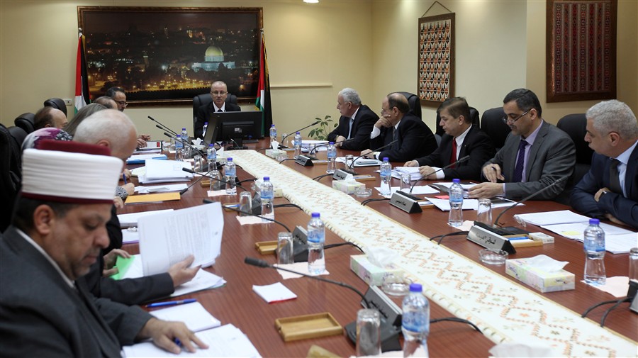 مجلس الوزراء يطالب حماس بالتراجع عن انقلابها والالتزام بخطة الرئيس