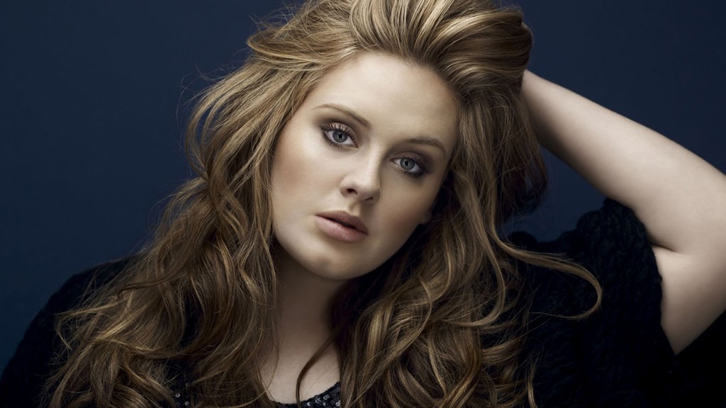 في مشهد مؤثر: شاهد الزيارة الأولى لـ"أديل" لموقع الحريق في لندن