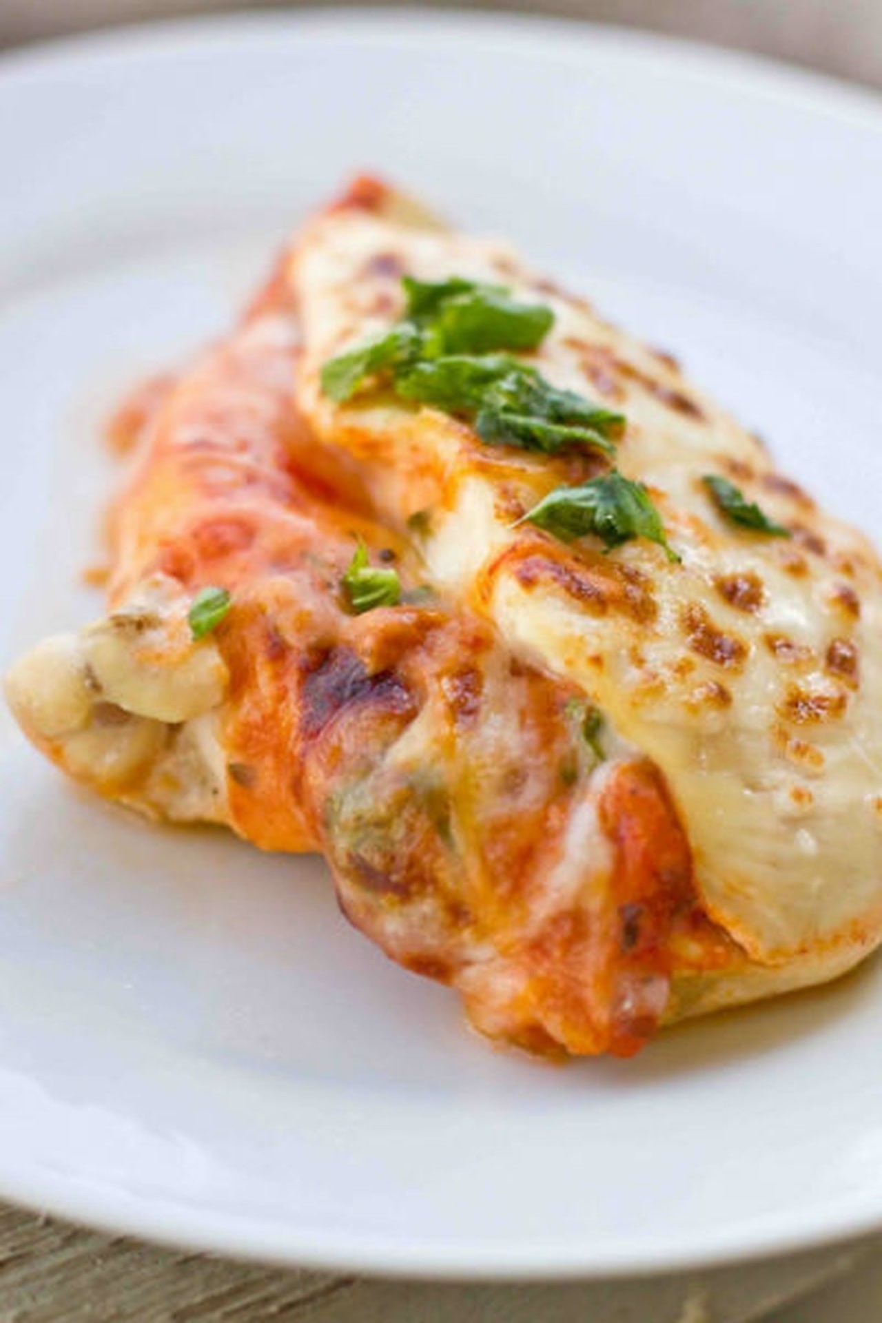  صدور الدجاج المحشية بالجبن والاعشاب