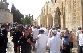 بالصور: 67 مستوطناً يجددون اقتحامهم لباحات المسجد الأقصى