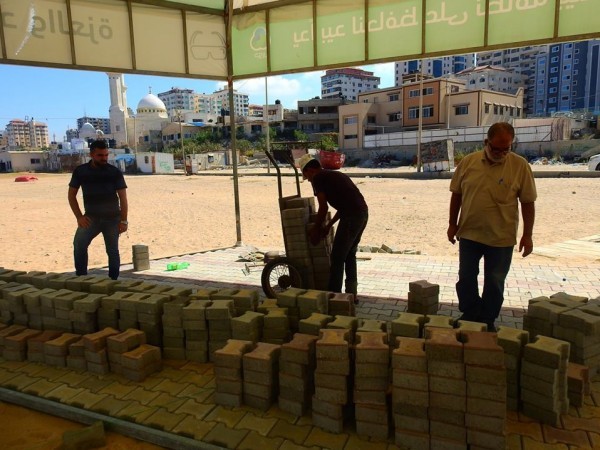 غزة: "الموانئ" تشرع بتبليط مظلة للمصطافين
