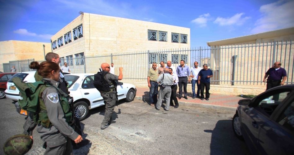 الاحتلال يغلق الشارع الرئيسي في حي الطور بالقدس