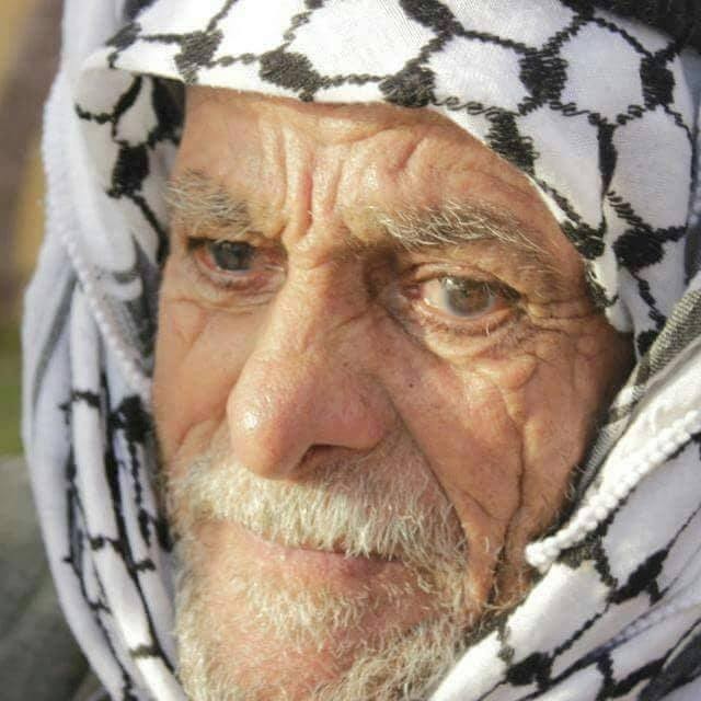 يمتلك 120 حفيدًا