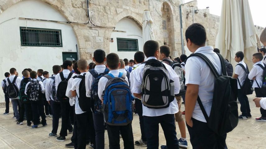 الاحتلال يعرقل دخول المصلين والطلبة للأقصى
