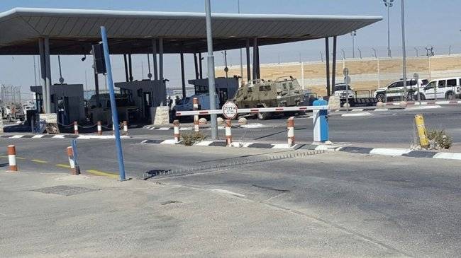 اعتقال سيدة على حاجز قلنديا بزعم حيازتها سكينا 