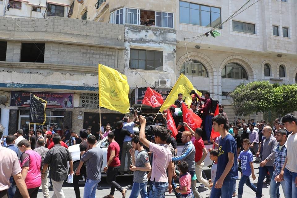 لقمة عيش مُغمسة بالدم