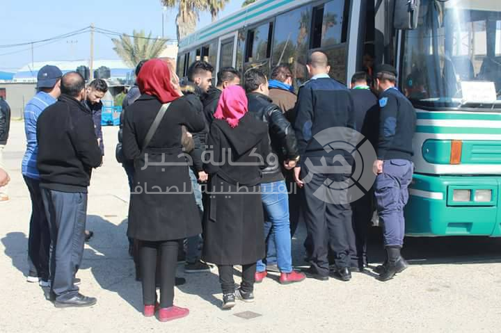 فتح معبر "رفح" البري ومغادرة "5" حافلات باتجاه الجانب المصري 