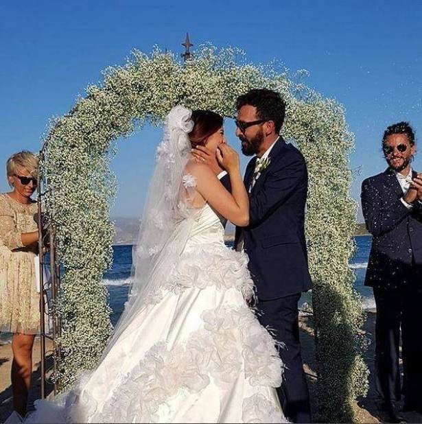 ابنة مصمّم الأزياء اللبناني العالمي تتزوّج في اليونان.. شاهد صور الزفاف!