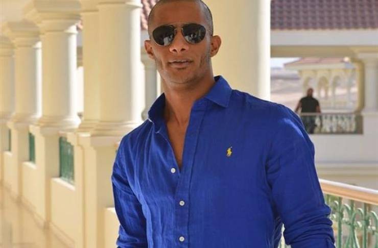 بالصور: ابنة محمد رمضان نسخة مصغرة عنه