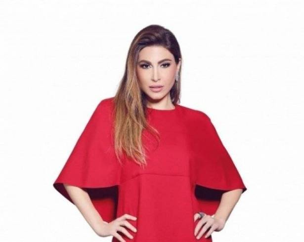 بالفيديو : يارا تخرج عن صمتها وترد على من وصفها بـ"الفنانة المحتشمة"!