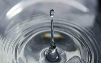 حكم البول واقفاً