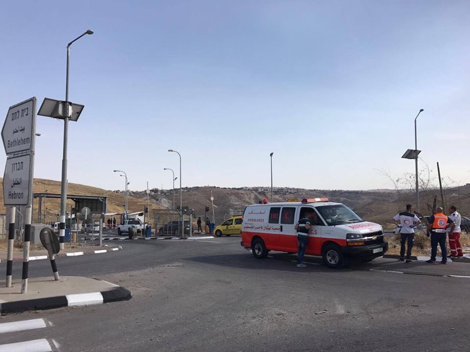 بالفيديو والصور: استشهاد فتى برصاص الاحتلال قرب حاجز "الكونتينر" شرق القدس