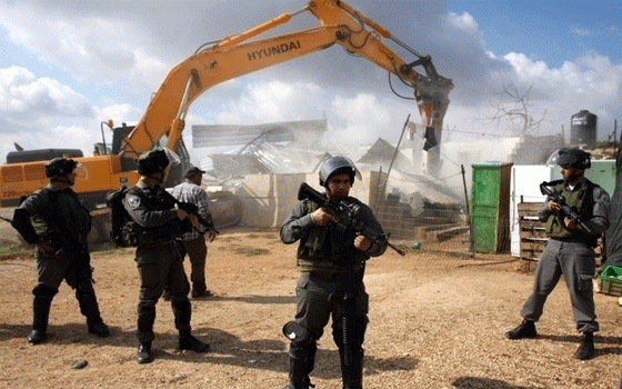 إغلاق معرضًا للسيارات وهدم بركسًا بالقدس