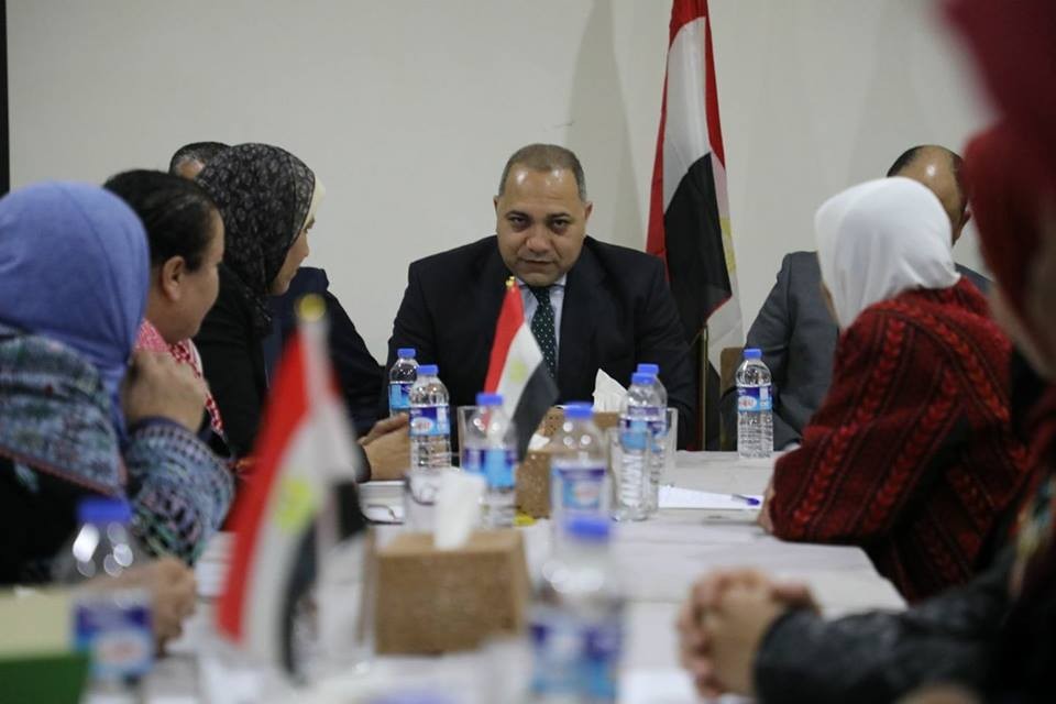 بالصور: الوفد الأمني المصري يلتقي بقيادات المرأة في القطاع