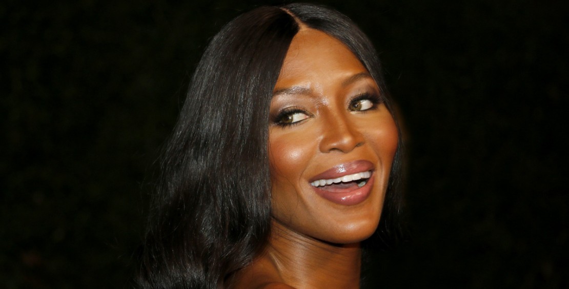 بالصور : هل تعيشُ ناعومي كامبل علاقة حُب مع فنان يصغرها بـ23 عامًا؟